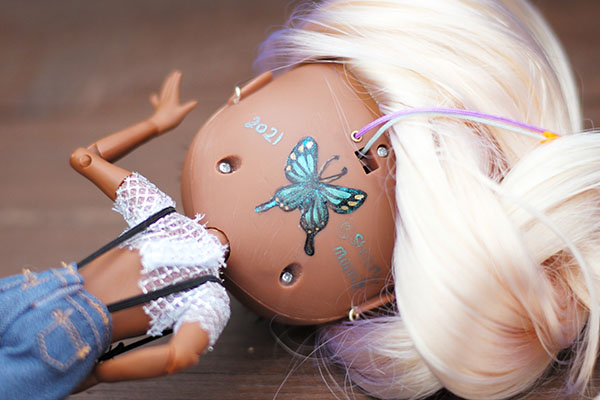 the butterfly paint at the back of the doll head